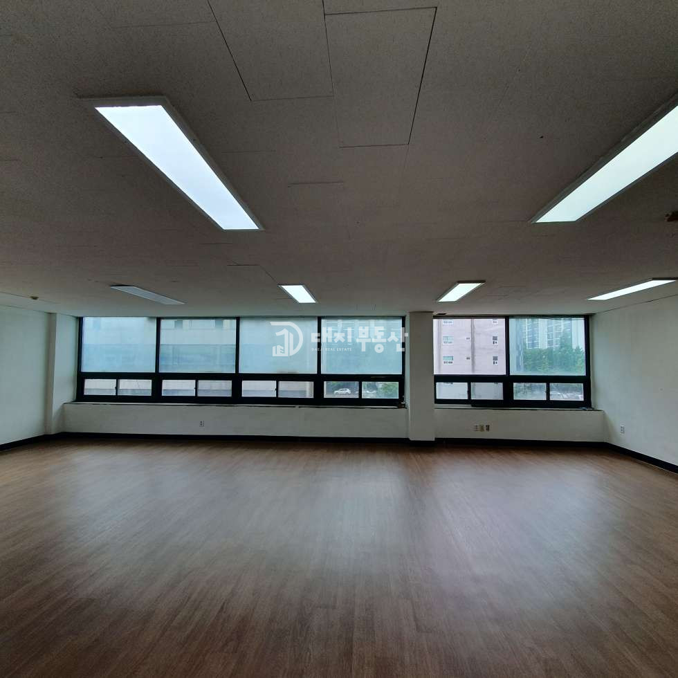 경기 시흥시 정왕동 정왕동 로데오 안쪽 바닥 천장 마감된 3층 상가 임대매물 월세 매물번호 10669 사진 2